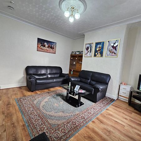 לידס Spacious Two Bedroom House, Parking And Wifi מראה חיצוני תמונה