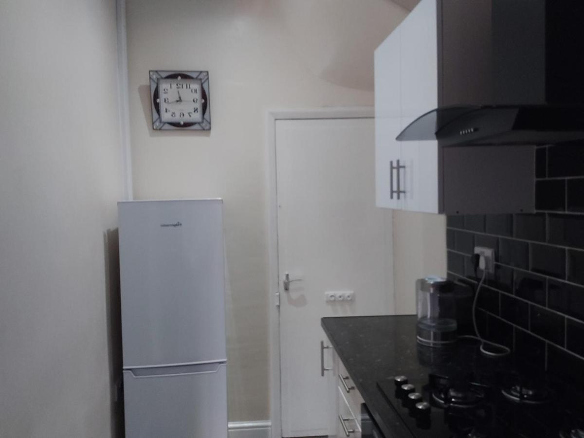 לידס Spacious Two Bedroom House, Parking And Wifi מראה חיצוני תמונה