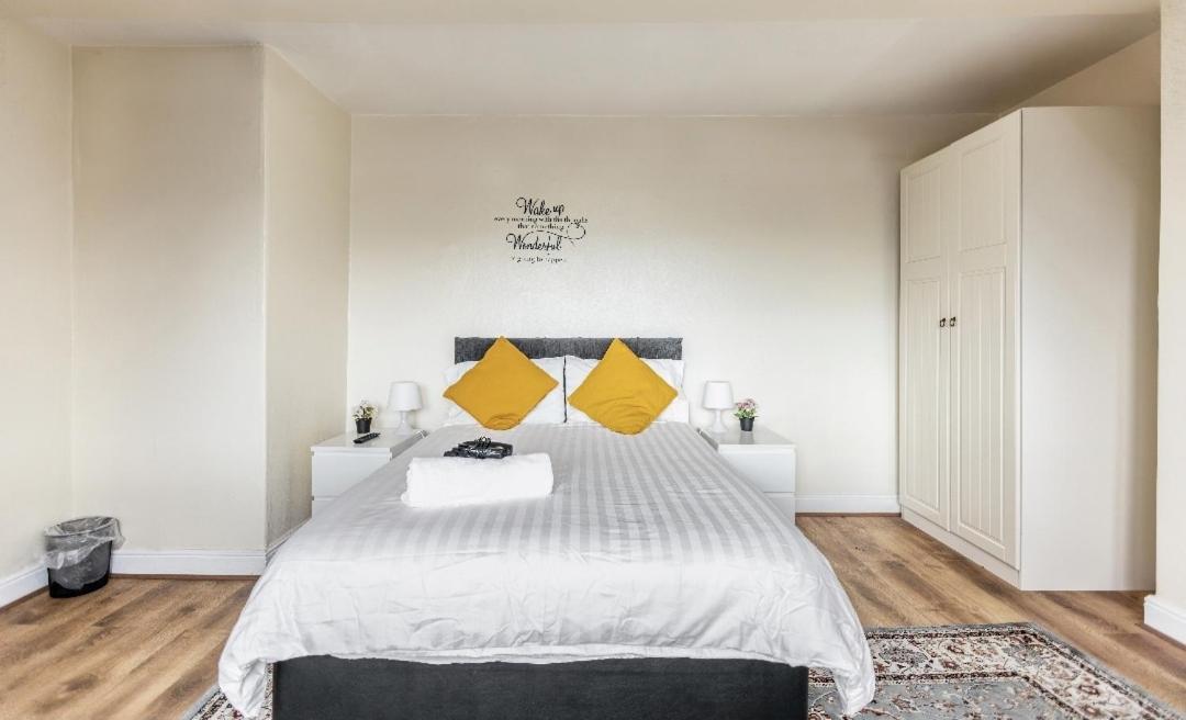 לידס Spacious Two Bedroom House, Parking And Wifi מראה חיצוני תמונה