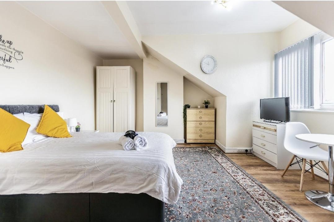 לידס Spacious Two Bedroom House, Parking And Wifi מראה חיצוני תמונה