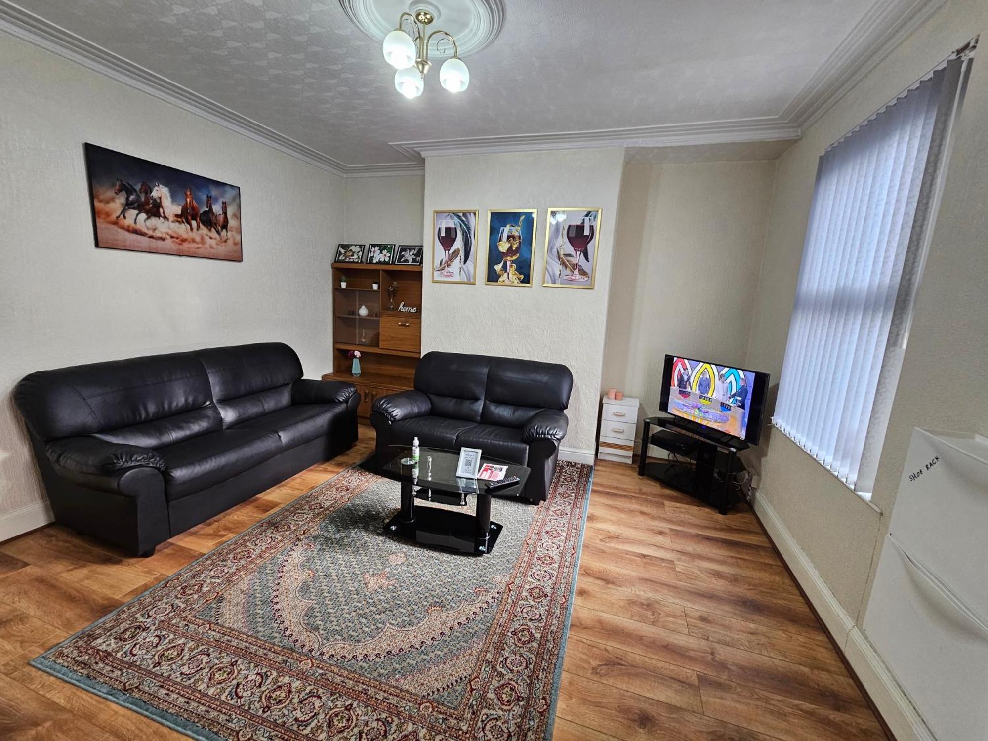 לידס Spacious Two Bedroom House, Parking And Wifi מראה חיצוני תמונה