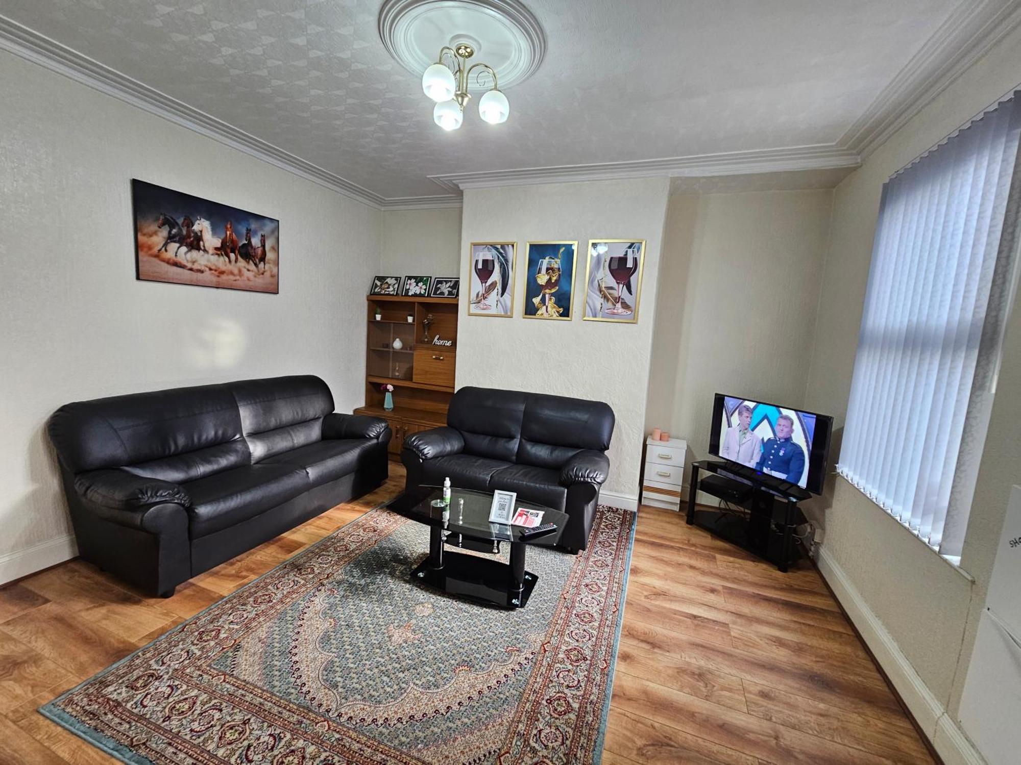 לידס Spacious Two Bedroom House, Parking And Wifi מראה חיצוני תמונה