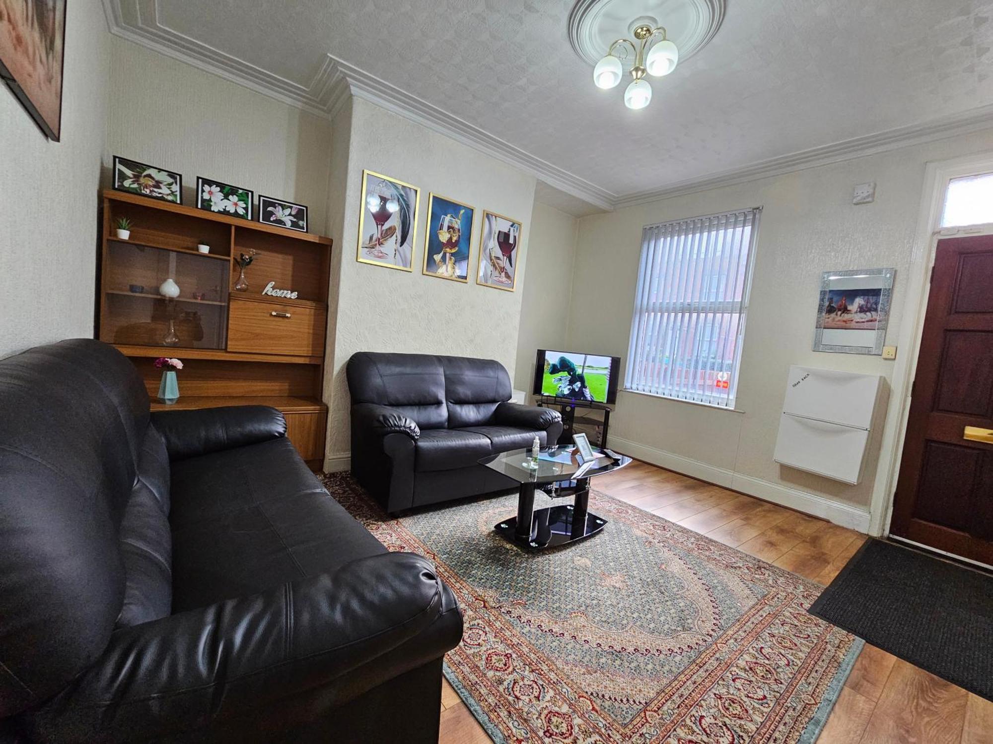 לידס Spacious Two Bedroom House, Parking And Wifi מראה חיצוני תמונה