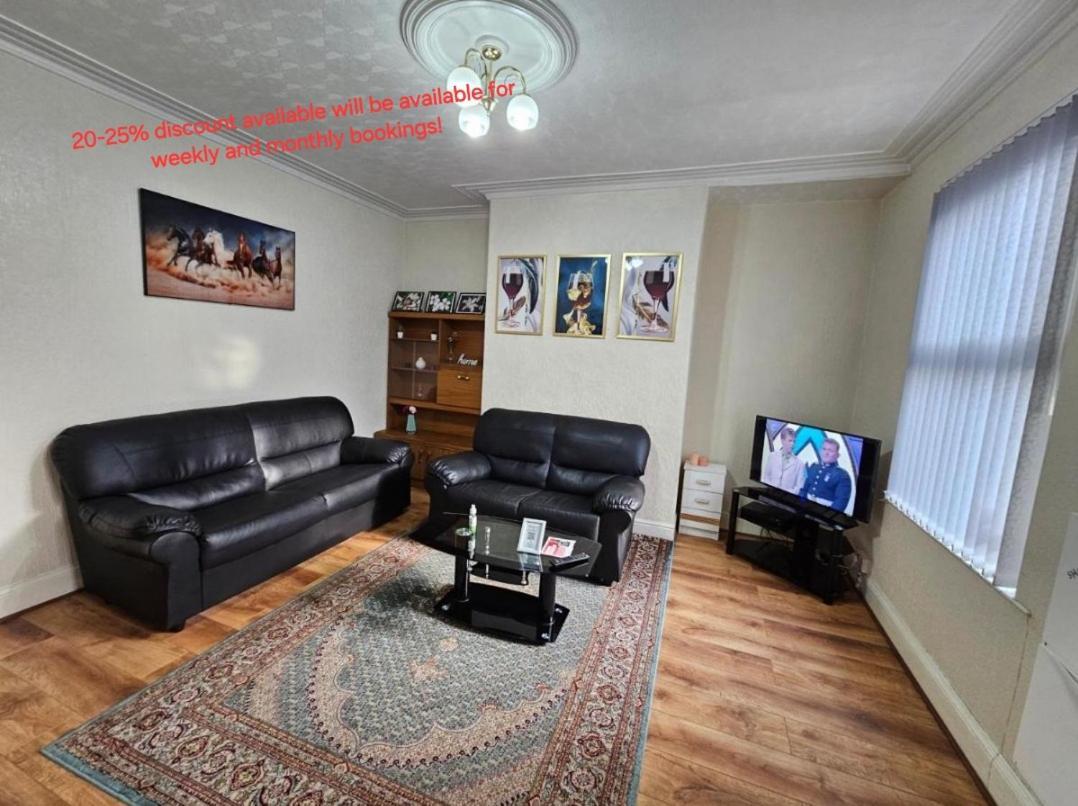 לידס Spacious Two Bedroom House, Parking And Wifi מראה חיצוני תמונה